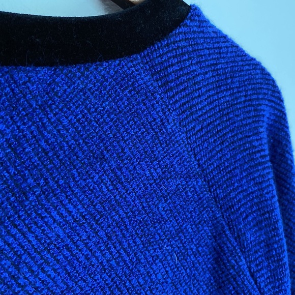 Luca Couture blue ladies top/sweater size small. - Picture 9 of 15